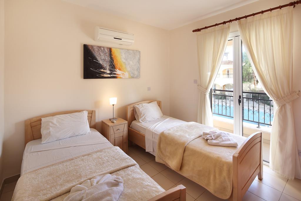 Adamou Gardens Apartamento Pafos Exterior foto
