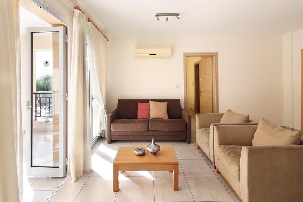 Adamou Gardens Apartamento Pafos Exterior foto