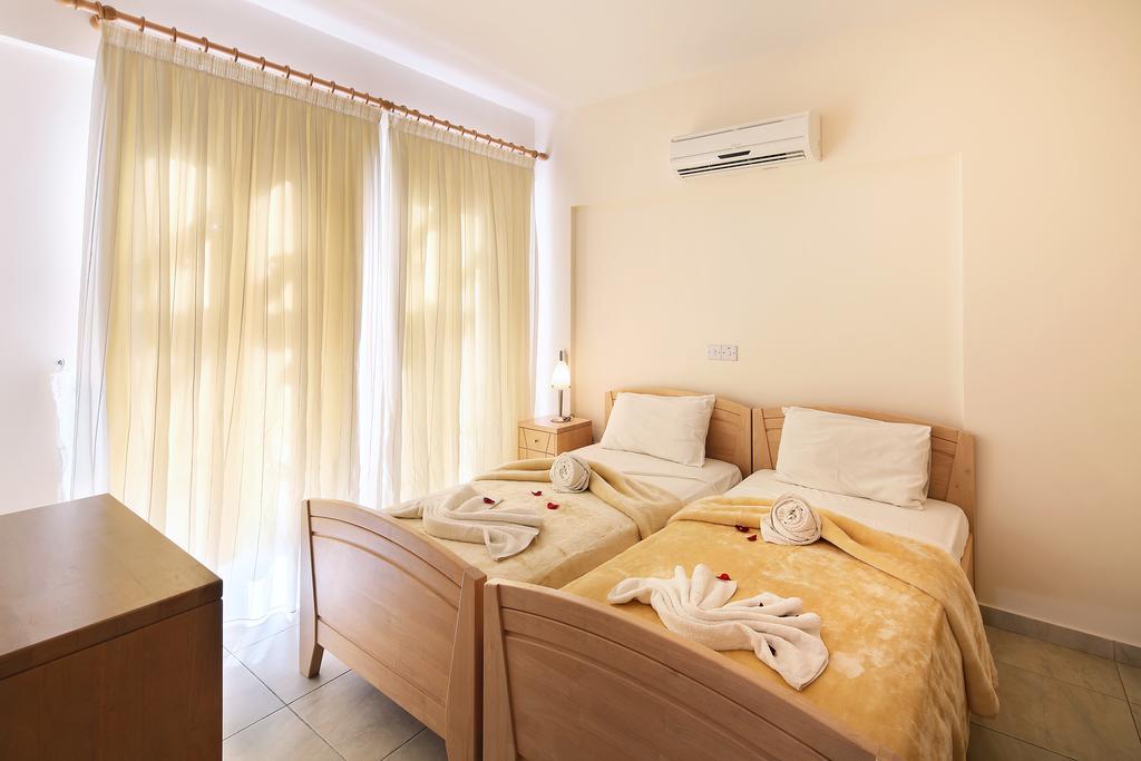 Adamou Gardens Apartamento Pafos Exterior foto