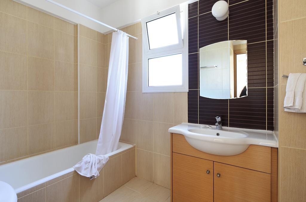 Adamou Gardens Apartamento Pafos Exterior foto