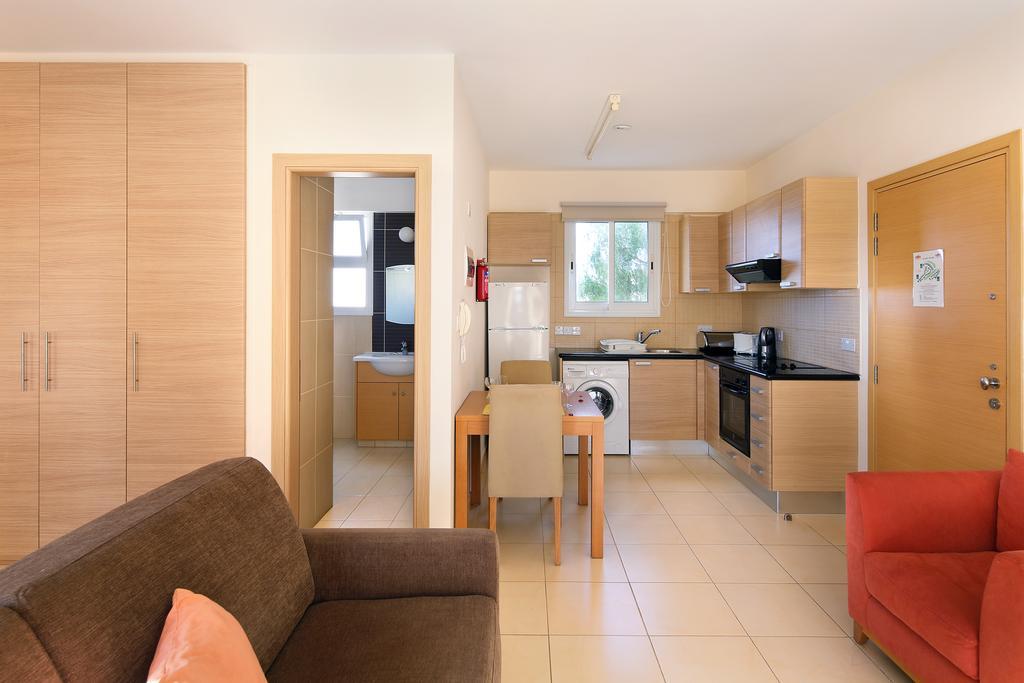 Adamou Gardens Apartamento Pafos Exterior foto