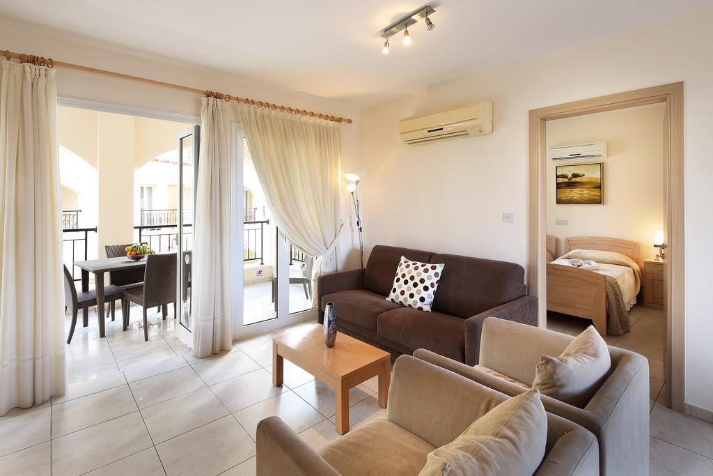 Adamou Gardens Apartamento Pafos Exterior foto