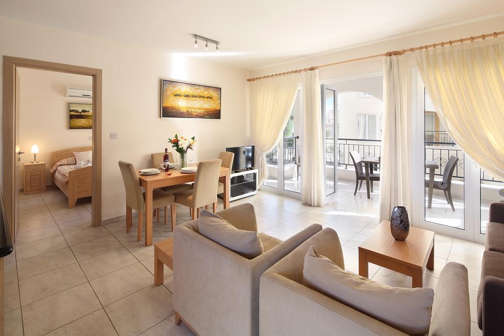 Adamou Gardens Apartamento Pafos Exterior foto