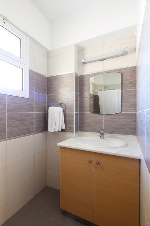 Adamou Gardens Apartamento Pafos Exterior foto