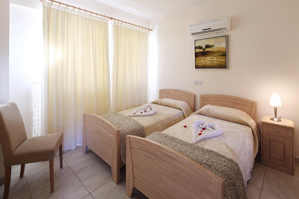 Adamou Gardens Apartamento Pafos Exterior foto