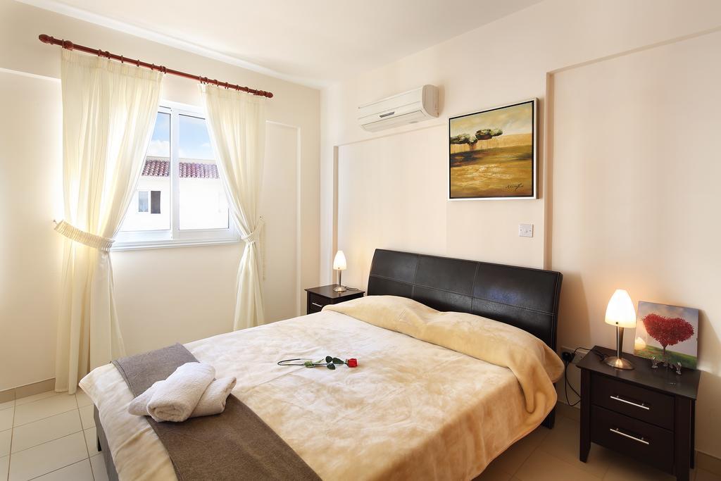 Adamou Gardens Apartamento Pafos Exterior foto