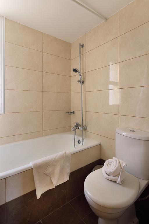 Adamou Gardens Apartamento Pafos Exterior foto