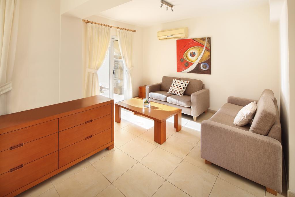 Adamou Gardens Apartamento Pafos Exterior foto